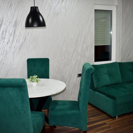 Pink House Apartments ยาโกดินา ภายนอก รูปภาพ