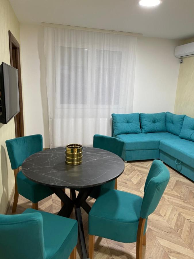 Pink House Apartments ยาโกดินา ภายนอก รูปภาพ