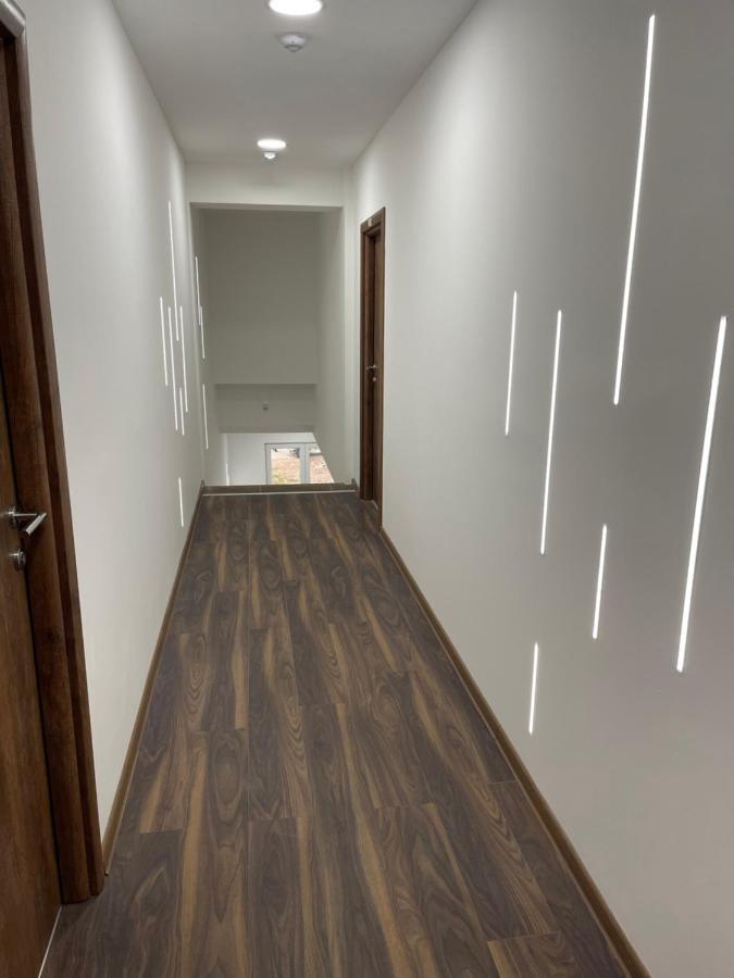 Pink House Apartments ยาโกดินา ภายนอก รูปภาพ