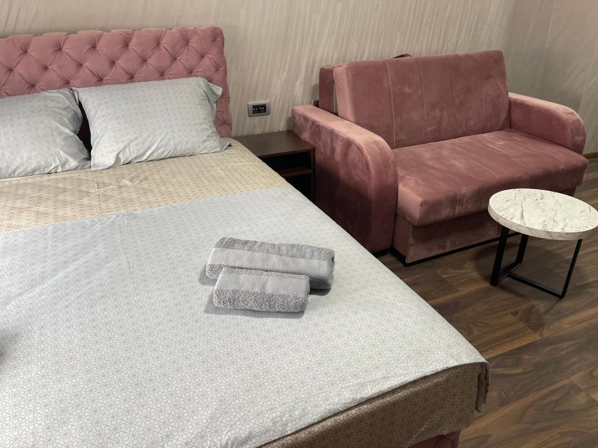 Pink House Apartments ยาโกดินา ภายนอก รูปภาพ