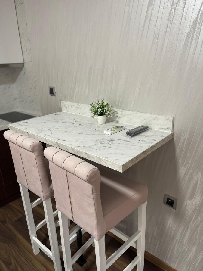 Pink House Apartments ยาโกดินา ภายนอก รูปภาพ