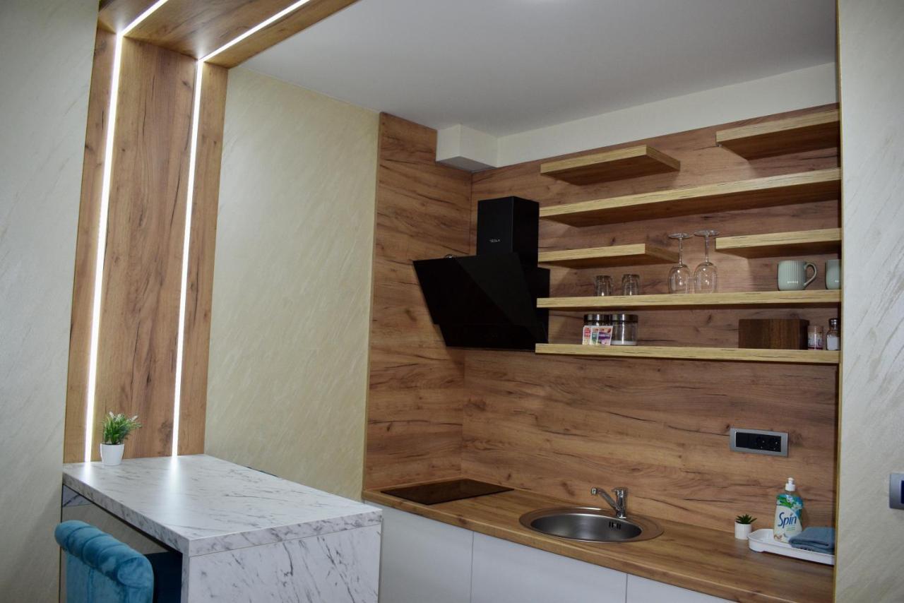 Pink House Apartments ยาโกดินา ภายนอก รูปภาพ