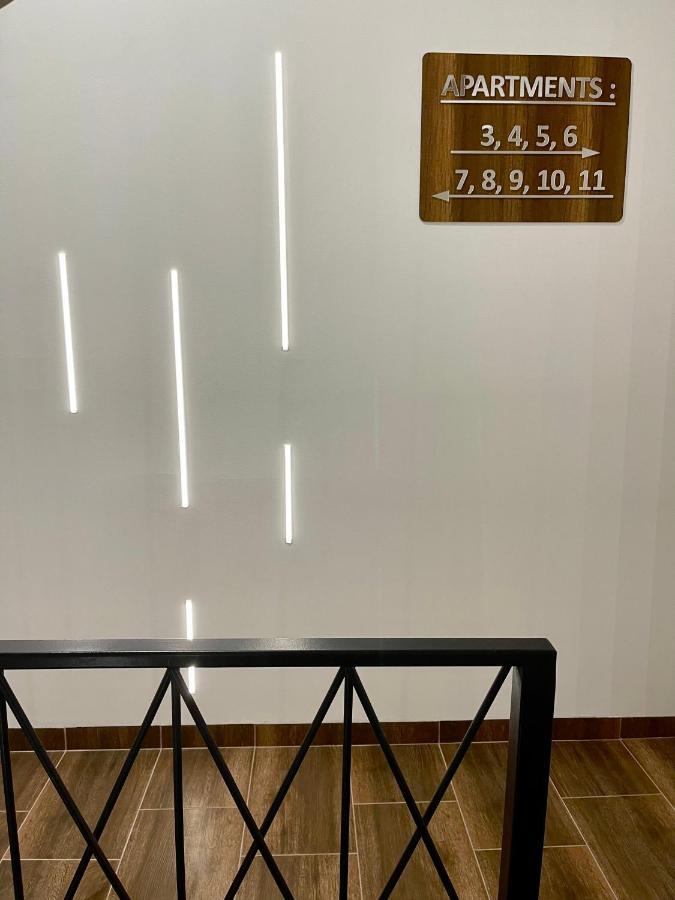 Pink House Apartments ยาโกดินา ภายนอก รูปภาพ